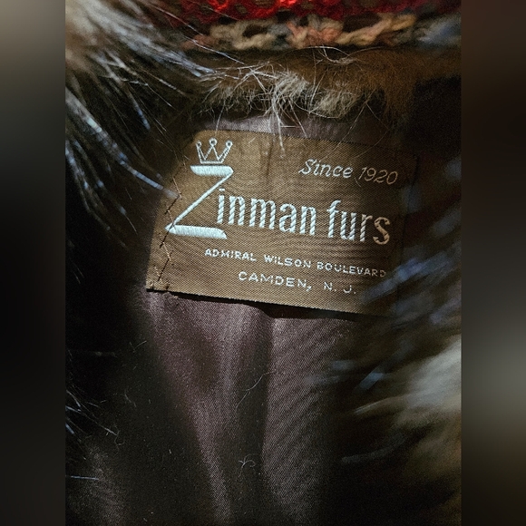 Luxurious Mahogany Mink Fur Coat with Fox Trim - Picture 3 of 6